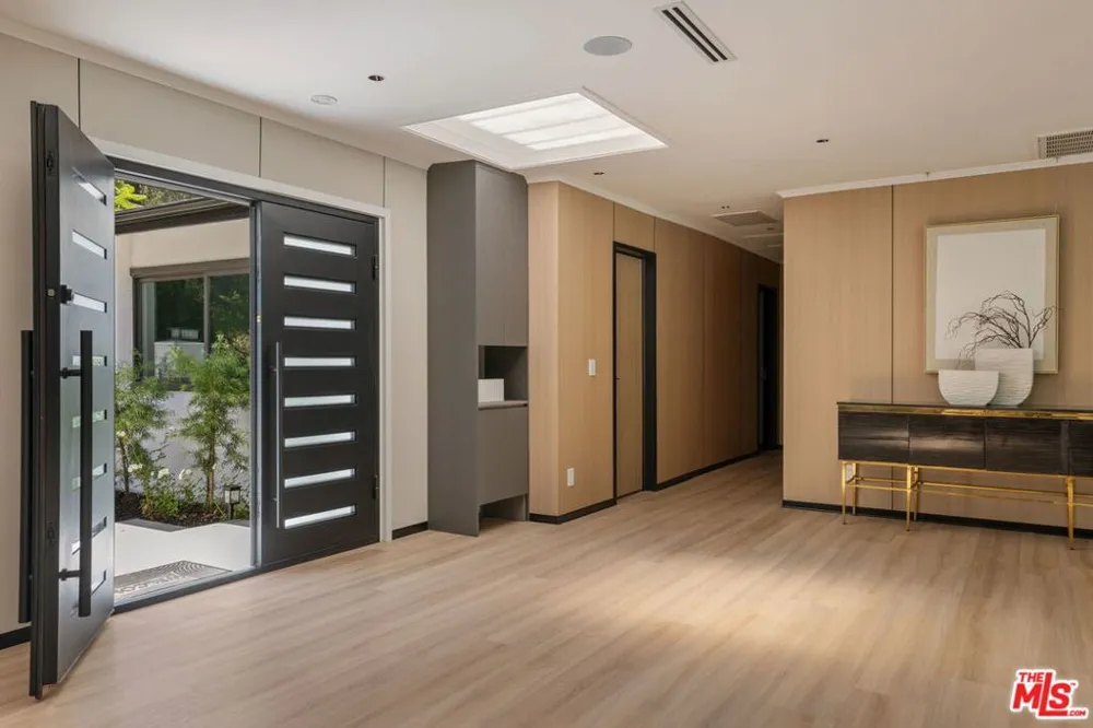 18057 Medley Drive Los Angeles, CA 91316