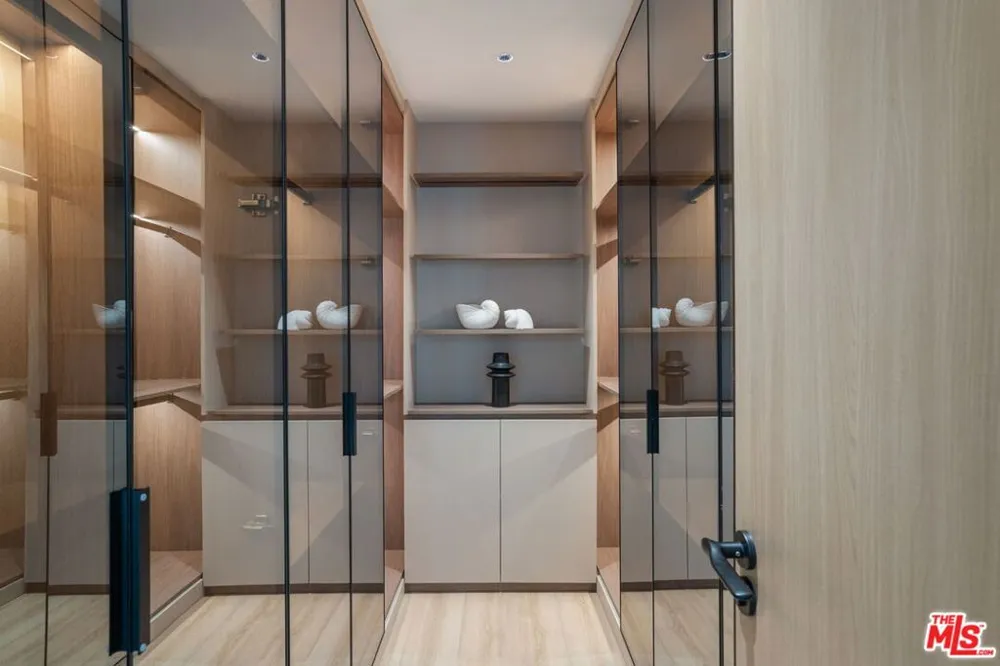 18057 Medley Drive Los Angeles, CA 91316