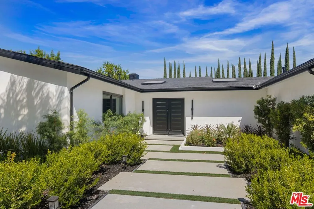 18057 Medley Drive Los Angeles, CA 91316