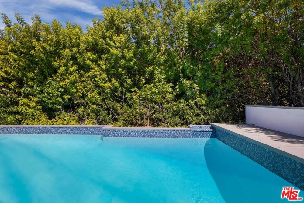 18057 Medley Drive Los Angeles, CA 91316