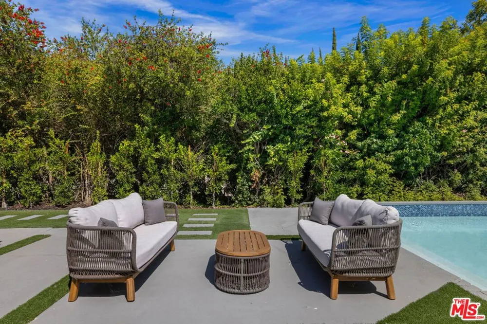 18057 Medley Drive Los Angeles, CA 91316