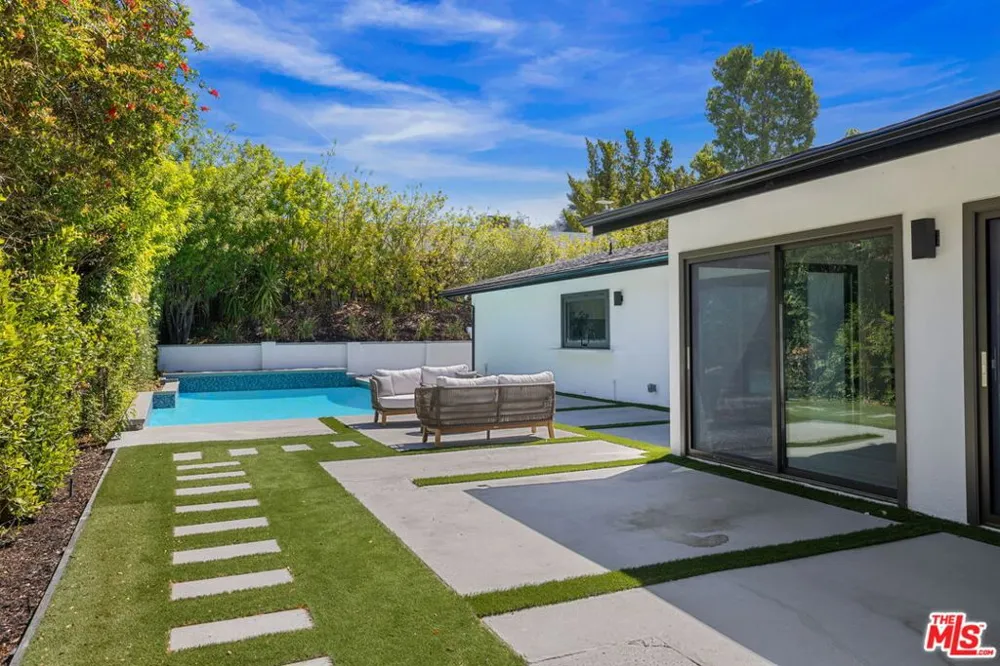 18057 Medley Drive Los Angeles, CA 91316