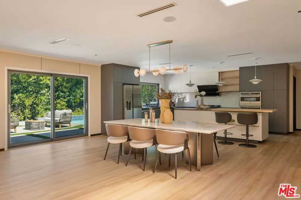 18057 Medley Drive Los Angeles, CA 91316