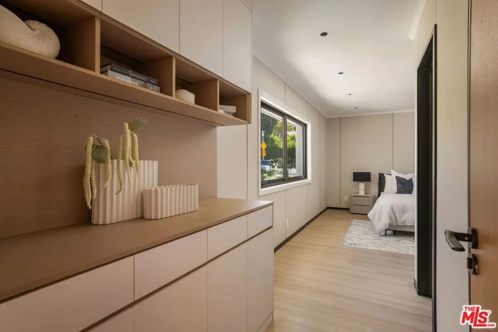 18057 Medley Drive Los Angeles, CA 91316