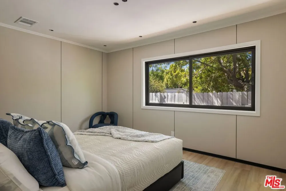 18057 Medley Drive Los Angeles, CA 91316