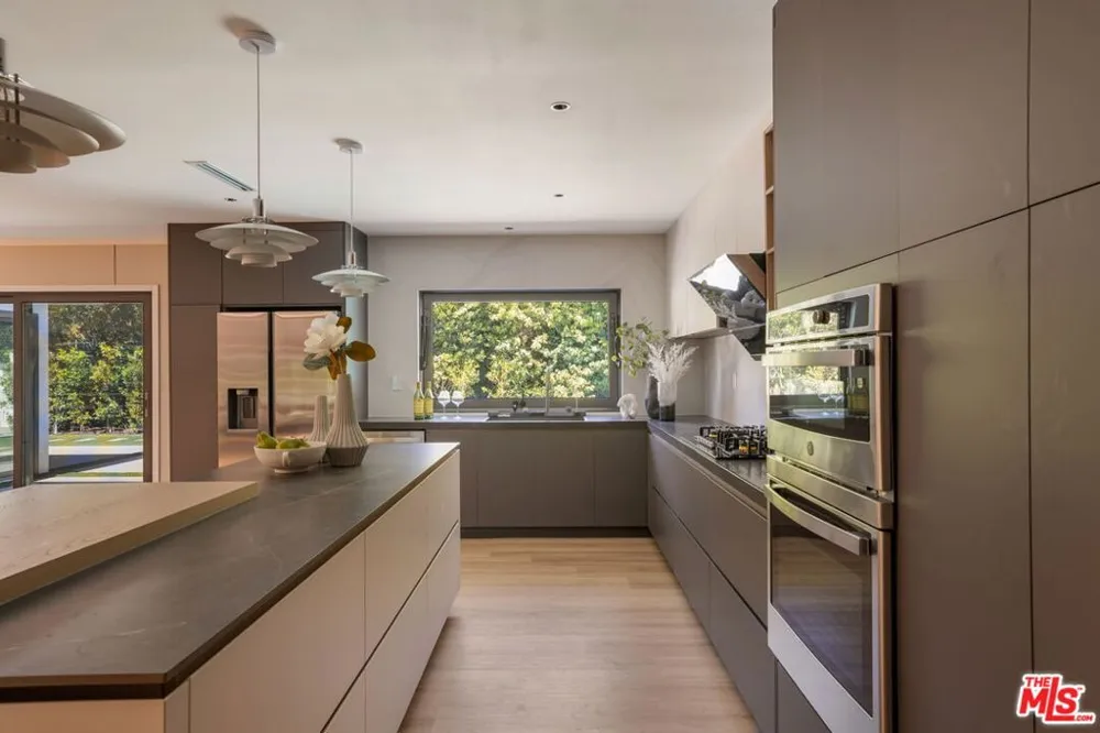 18057 Medley Drive Los Angeles, CA 91316
