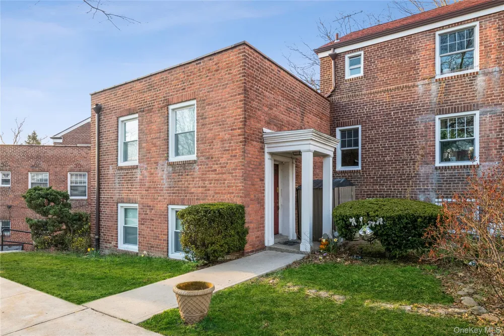 150-67 Village Road #57A Briarwood, NY 11432
