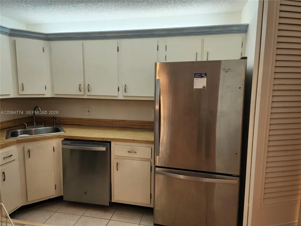 3561 Pine Tree Ct #D-2 Green Acres, FL 33463