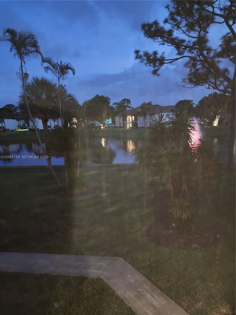 3561 Pine Tree Ct #D-2 Green Acres, FL 33463