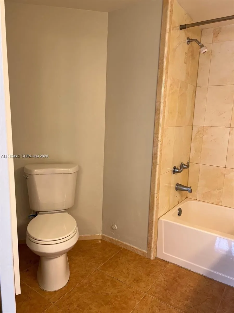 9711 Fontainebleau Blvd #D103 Miami, FL 33172