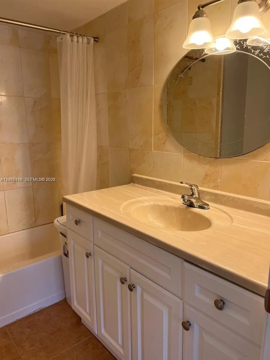9711 Fontainebleau Blvd #D103 Miami, FL 33172