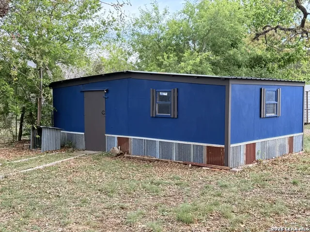 721 Oak Dr Bandera, TX 78003