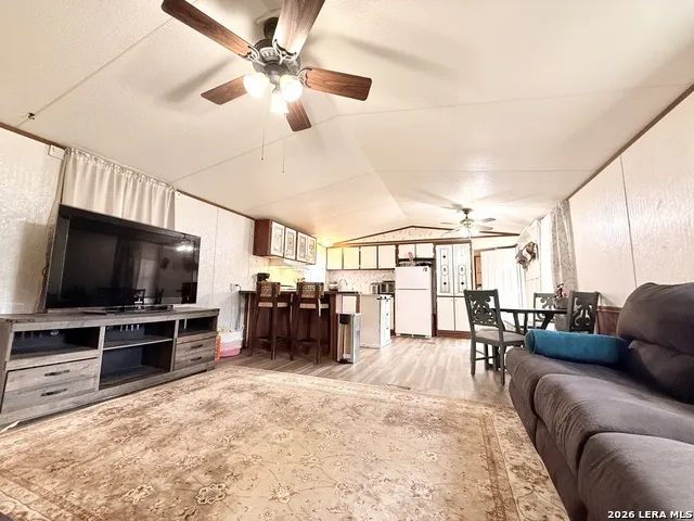 721 Oak Dr Bandera, TX 78003
