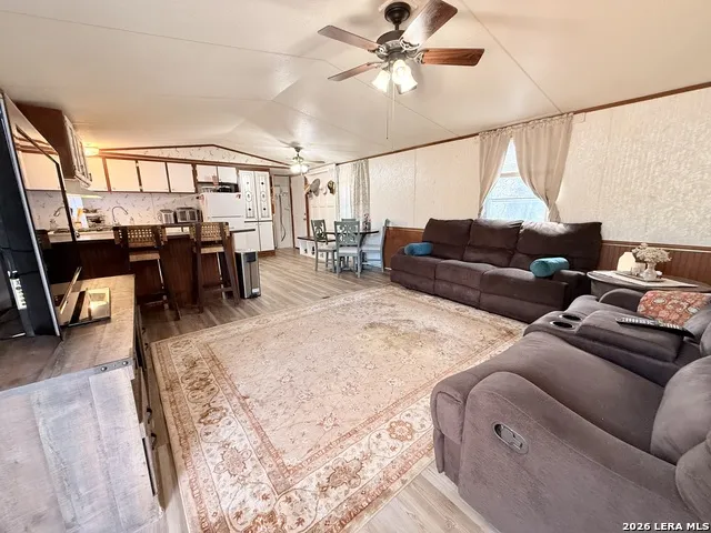 721 Oak Dr Bandera, TX 78003