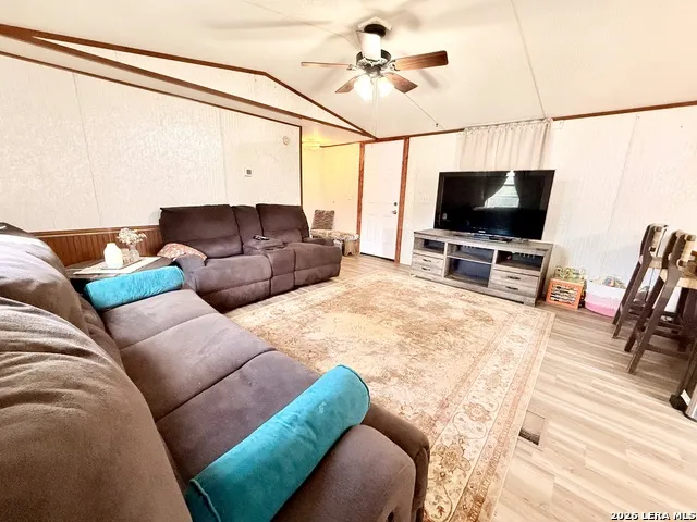 721 Oak Dr Bandera, TX 78003