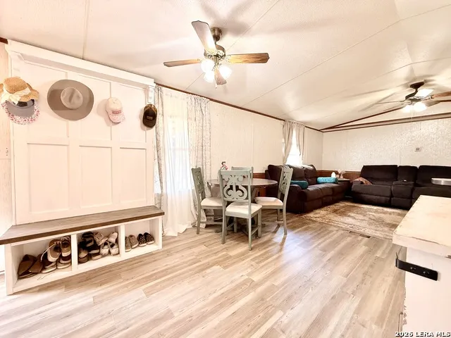 721 Oak Dr Bandera, TX 78003