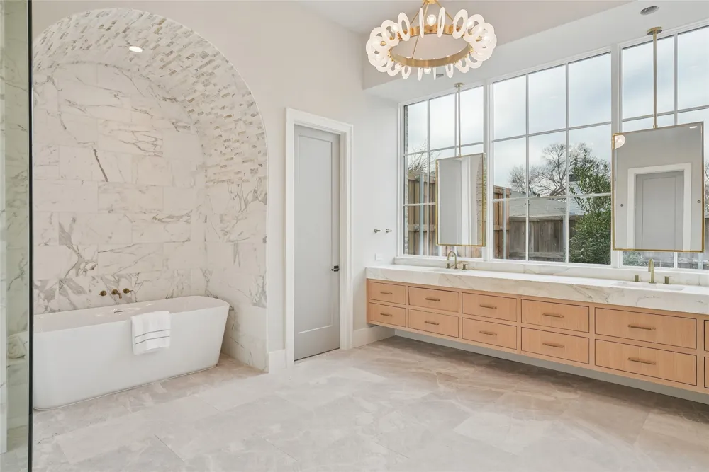 5945 Royal Crest Drive Dallas, TX 75230