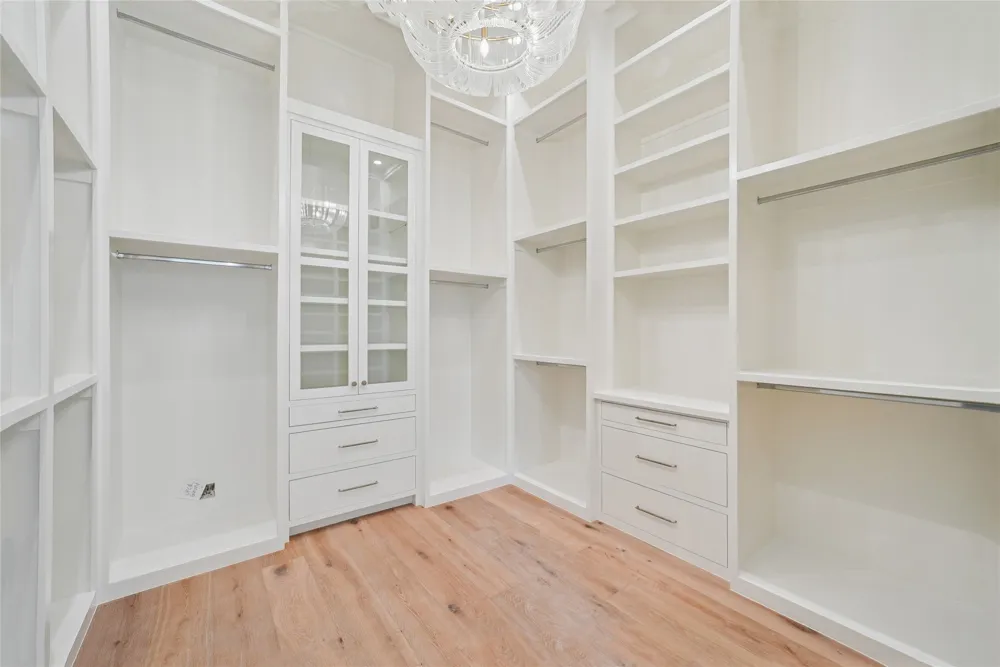 5945 Royal Crest Drive Dallas, TX 75230