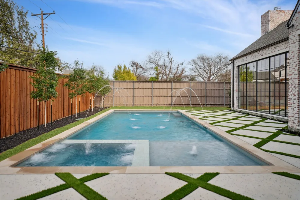 5945 Royal Crest Drive Dallas, TX 75230
