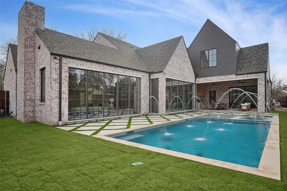 5945 Royal Crest Drive Dallas, TX 75230