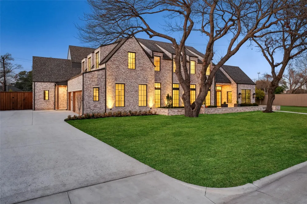 5945 Royal Crest Drive Dallas, TX 75230