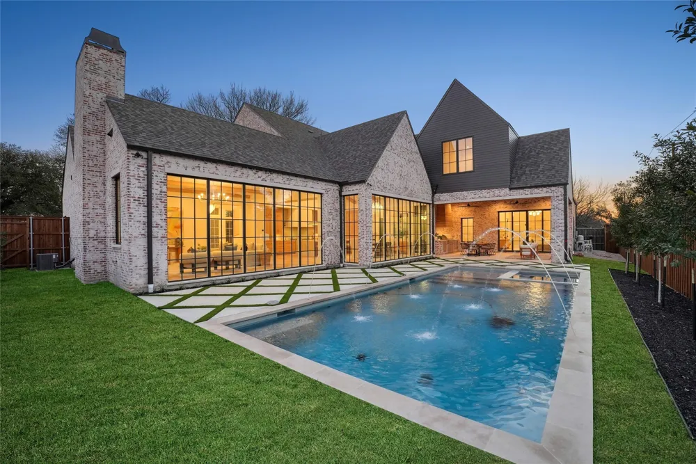 5945 Royal Crest Drive Dallas, TX 75230