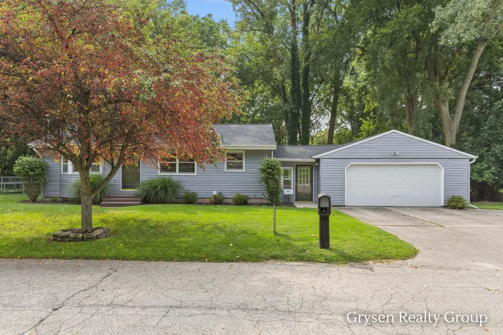 2034 Acton Road NW Grand Rapids, MI 49504