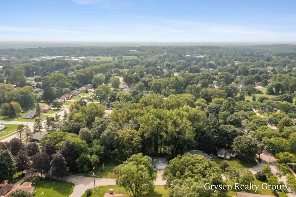2034 Acton Road NW Grand Rapids, MI 49504