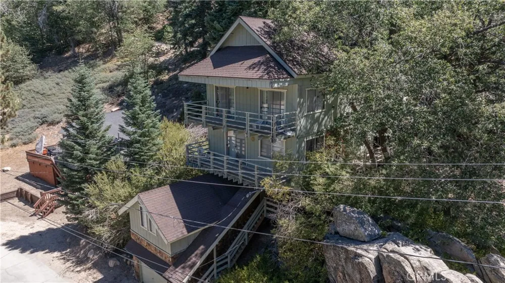 709 Ridge Green Valley Lake, CA 92341