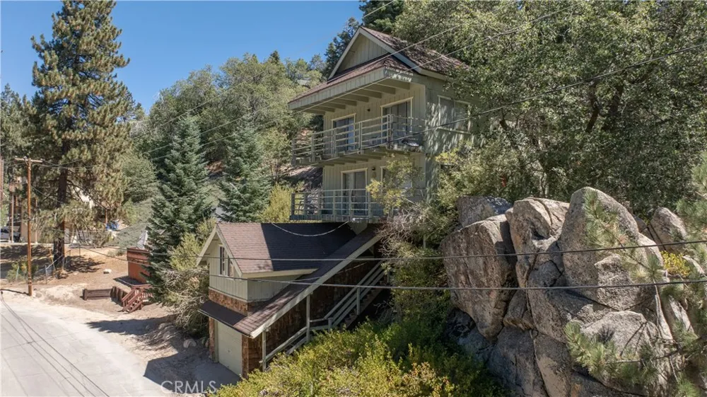 709 Ridge Green Valley Lake, CA 92341