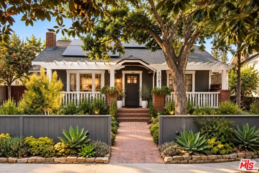 1087 S Plymouth Boulevard Los Angeles, CA 90019