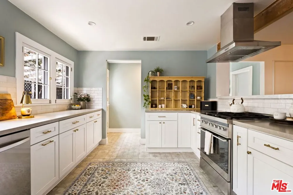 1087 S Plymouth Boulevard Los Angeles, CA 90019