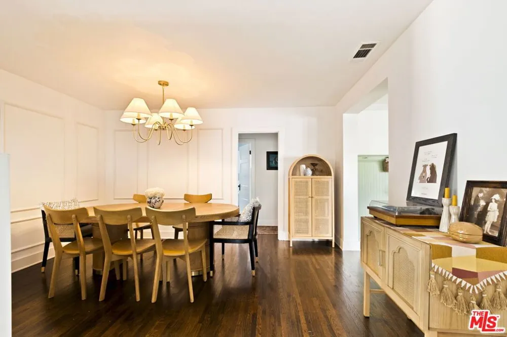 1087 S Plymouth Boulevard Los Angeles, CA 90019