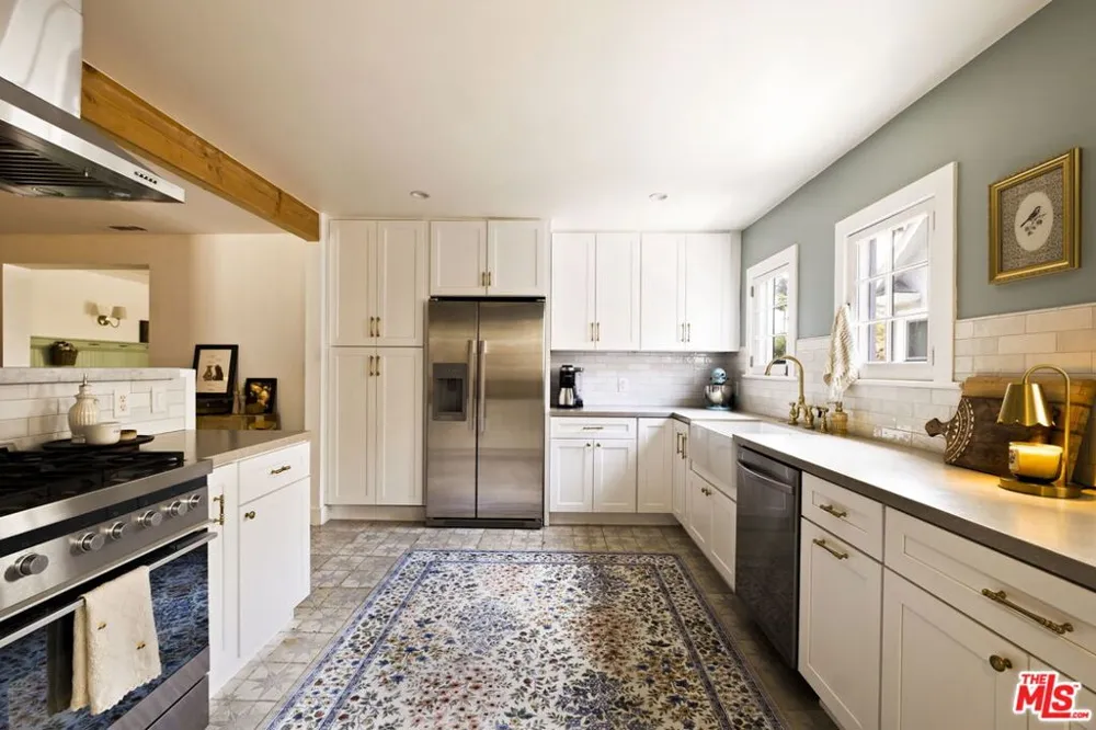 1087 S Plymouth Boulevard Los Angeles, CA 90019