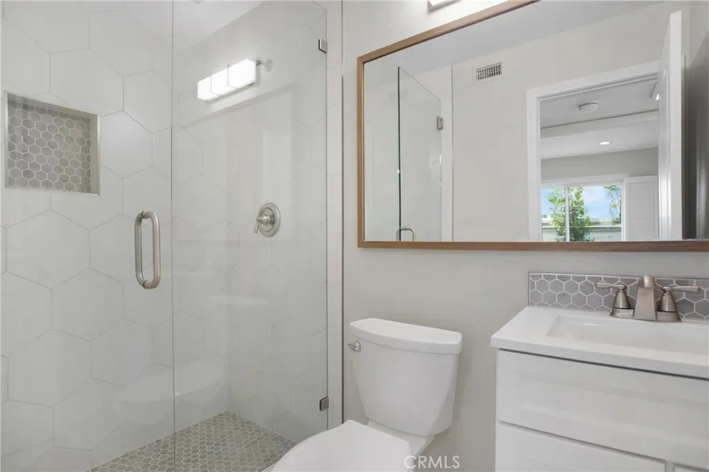 23711 Via Navarra Mission Viejo, CA 92691