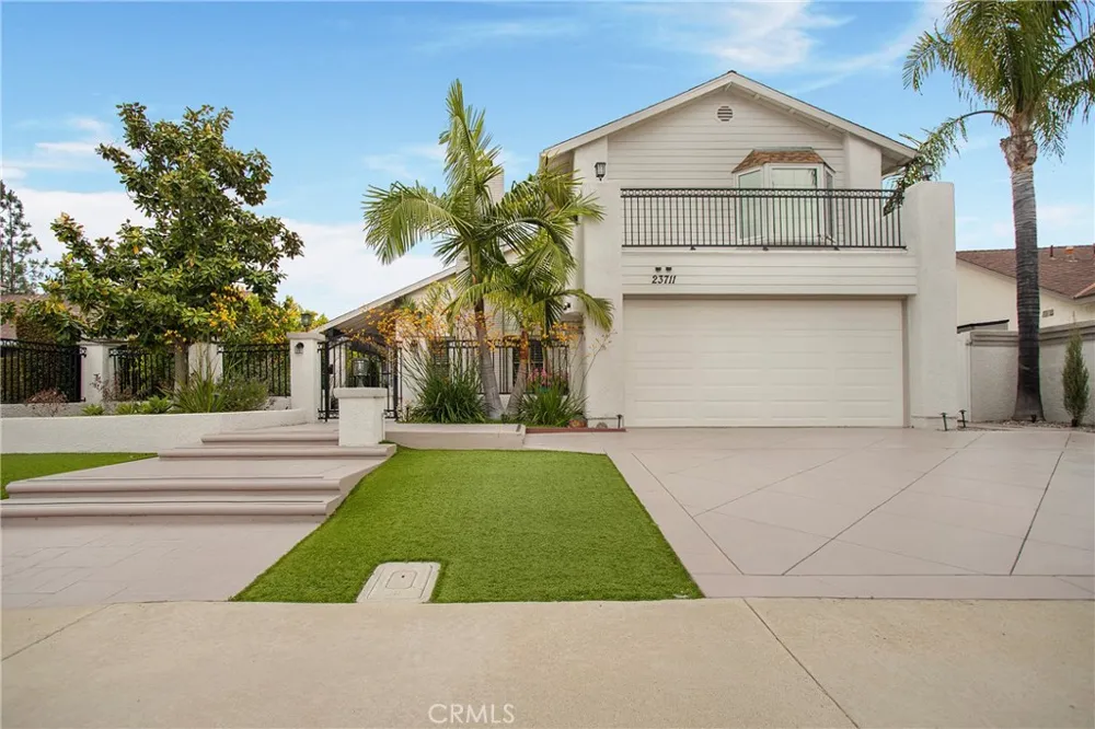 23711 Via Navarra Mission Viejo, CA 92691