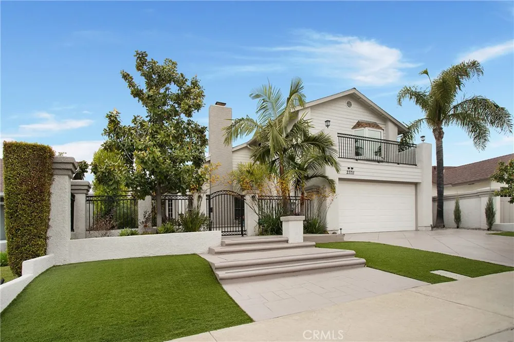 23711 Via Navarra Mission Viejo, CA 92691