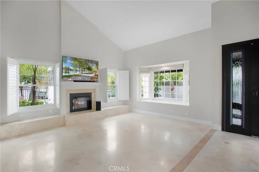 23711 Via Navarra Mission Viejo, CA 92691