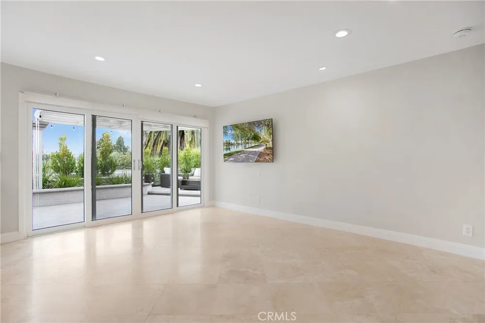 23711 Via Navarra Mission Viejo, CA 92691