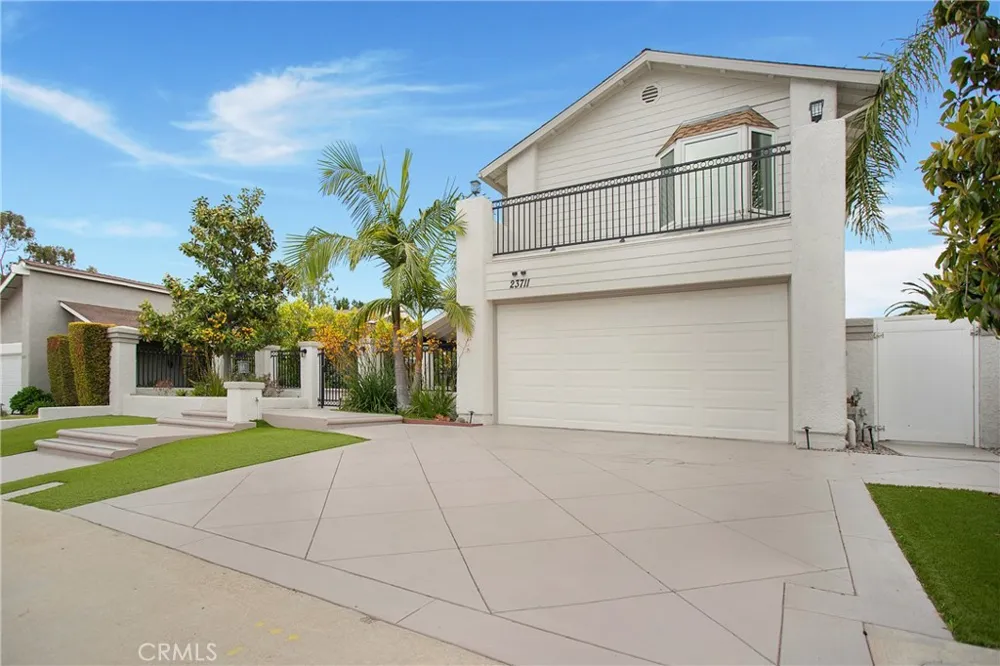 23711 Via Navarra Mission Viejo, CA 92691