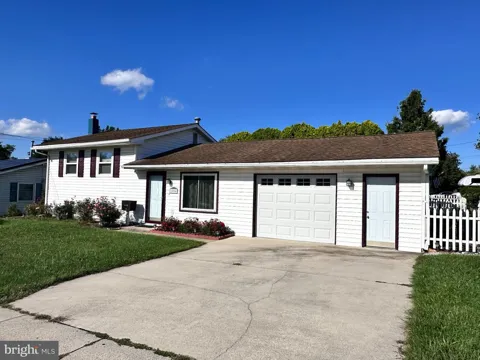 1004 LAKEWOOD DRIVE
