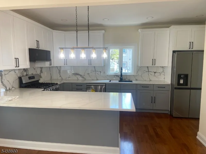 6 Melrose Ave East Orange City, NJ 07018