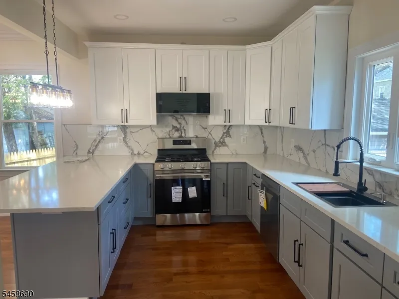6 Melrose Ave East Orange City, NJ 07018