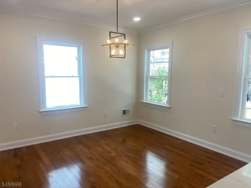 6 Melrose Ave East Orange City, NJ 07018