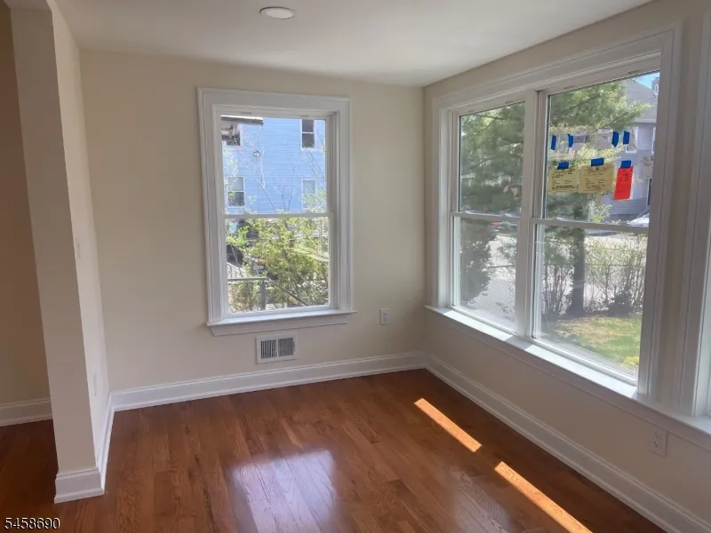 6 Melrose Ave East Orange City, NJ 07018