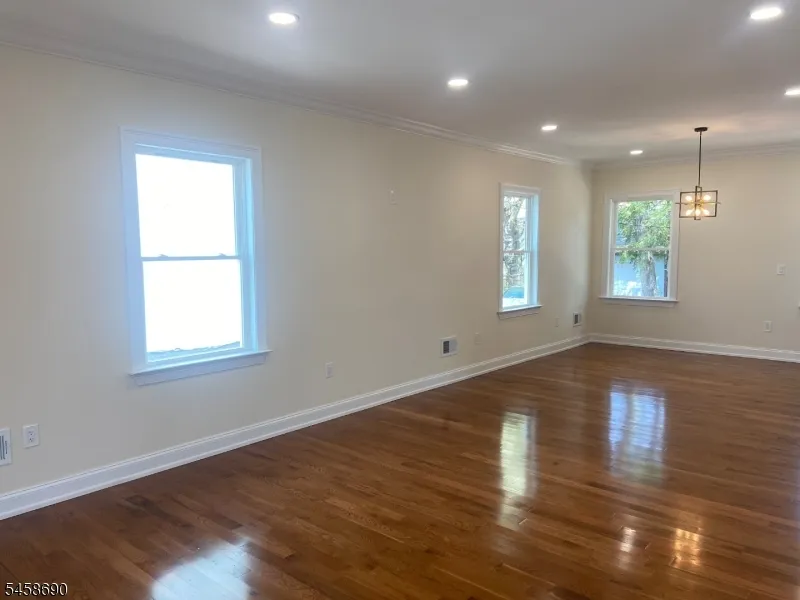 6 Melrose Ave East Orange City, NJ 07018