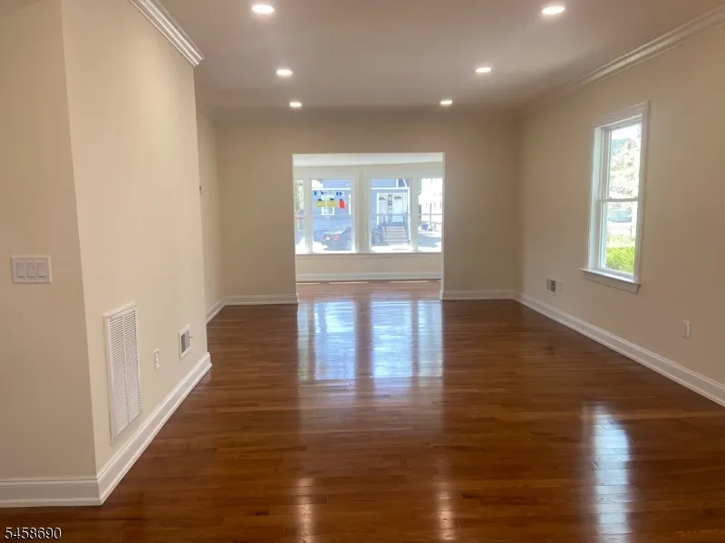 6 Melrose Ave East Orange City, NJ 07018