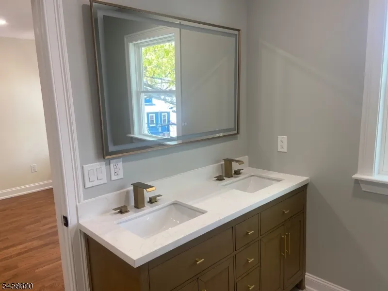 6 Melrose Ave East Orange City, NJ 07018