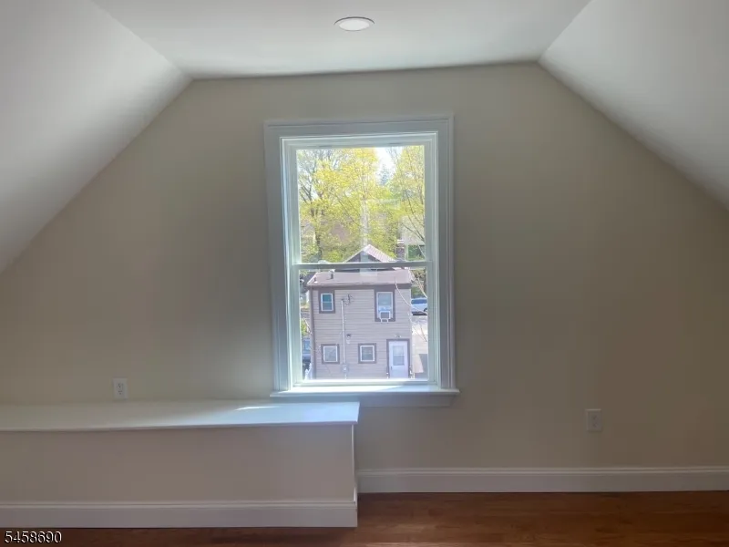 6 Melrose Ave East Orange City, NJ 07018