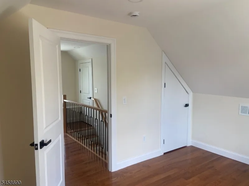 6 Melrose Ave East Orange City, NJ 07018